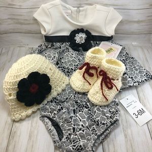 Baby girl Dress/matching hat and booties